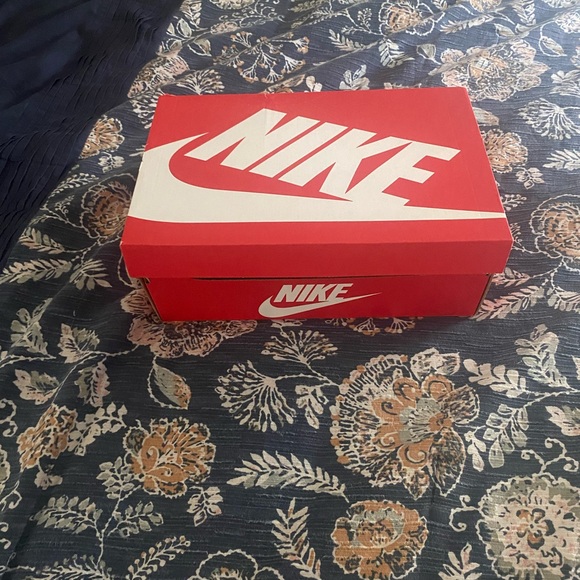 nike “UCLA” Dunks size 10s - These shoes have not been worn good conditions